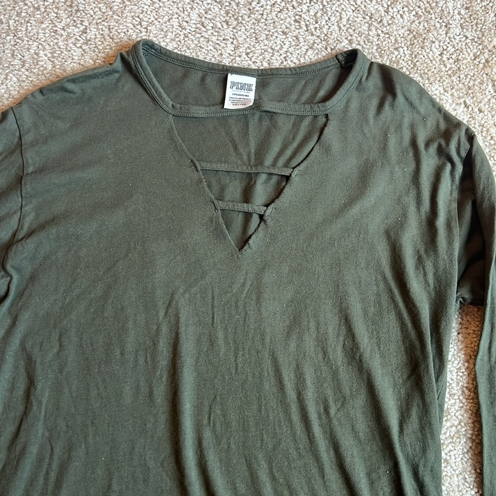 Pink Victoria’s Secret logo dog long sleeve tee shirt top green white size small - Picture 4 of 7